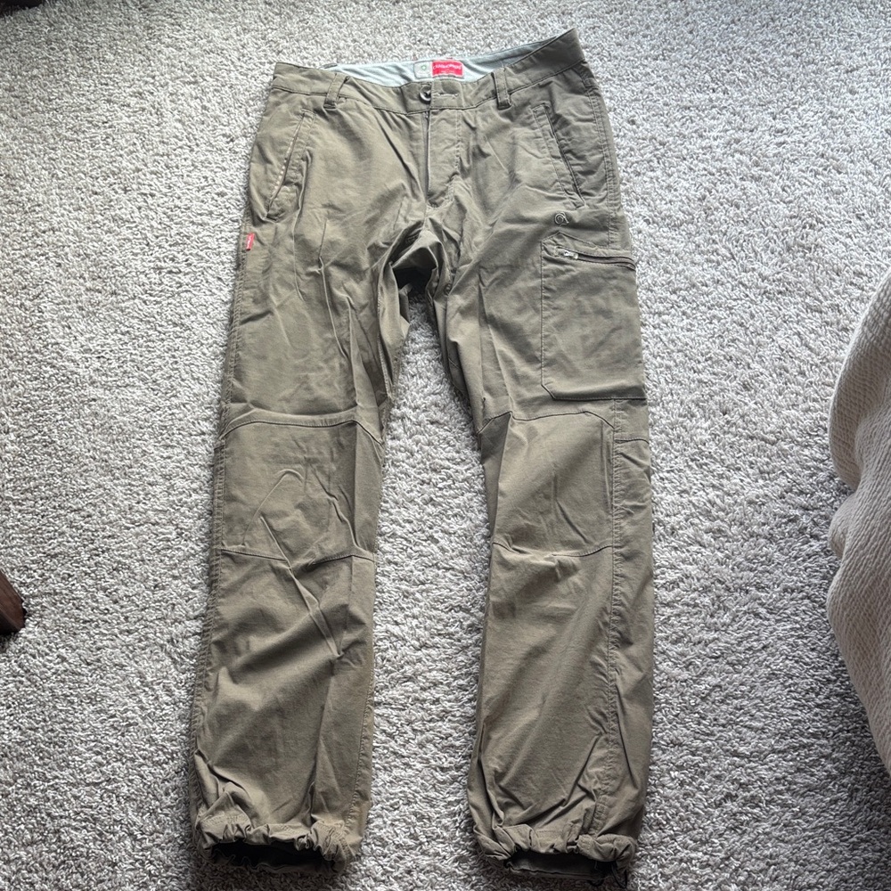 Craghoppers Olive Cargo Trousers with Utility Pockets